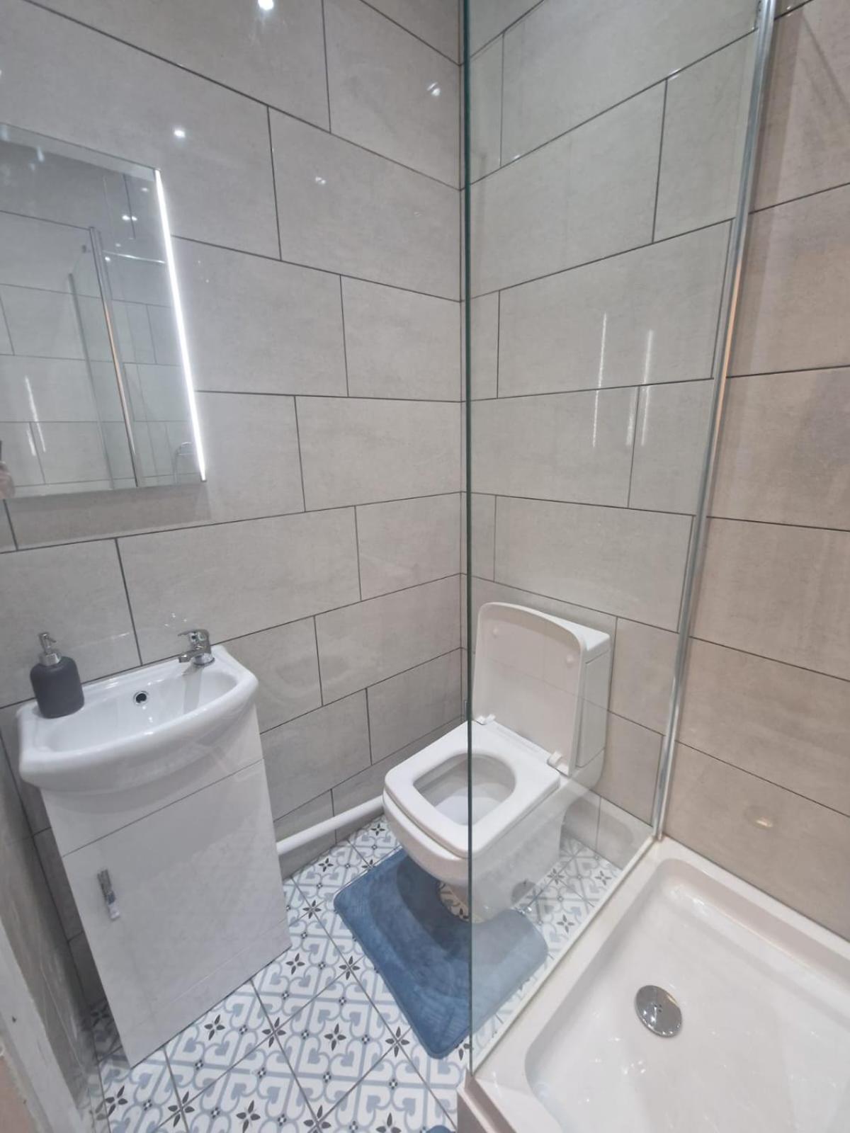 Large Digbeth Double Room Shared Bathroom เบอร์มิงแฮม ภายนอก รูปภาพ